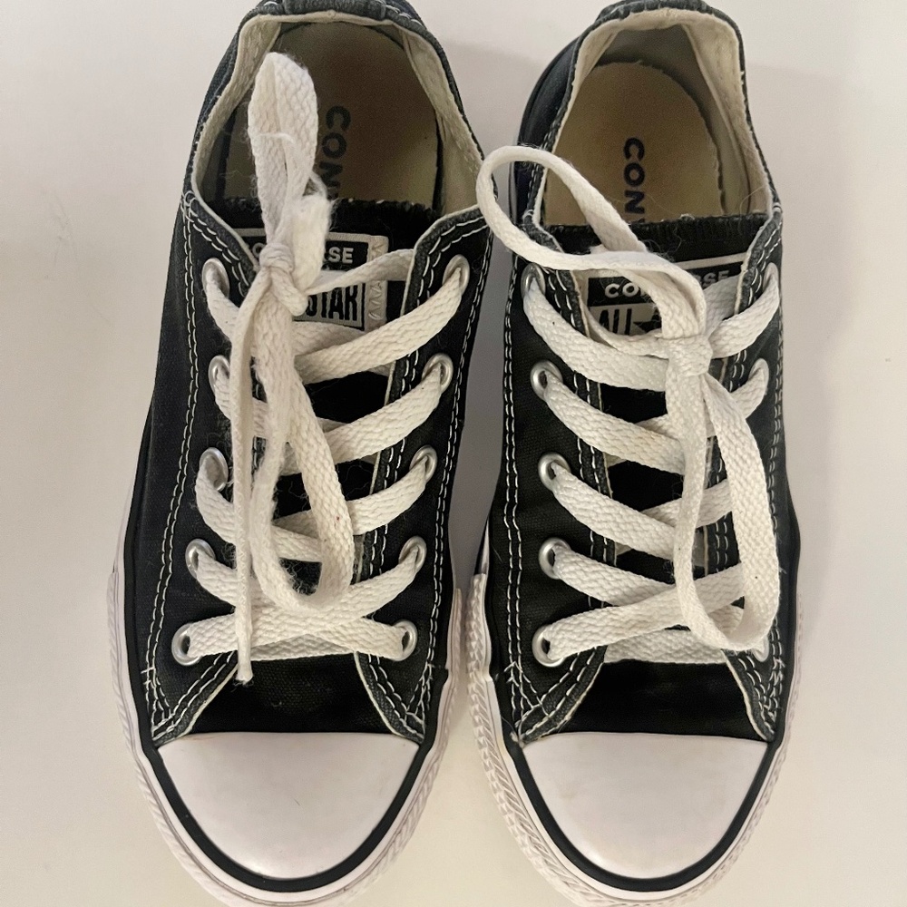 Converse low tops size 1